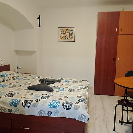 Central Studio In Historic Center Braşov Extérieur photo