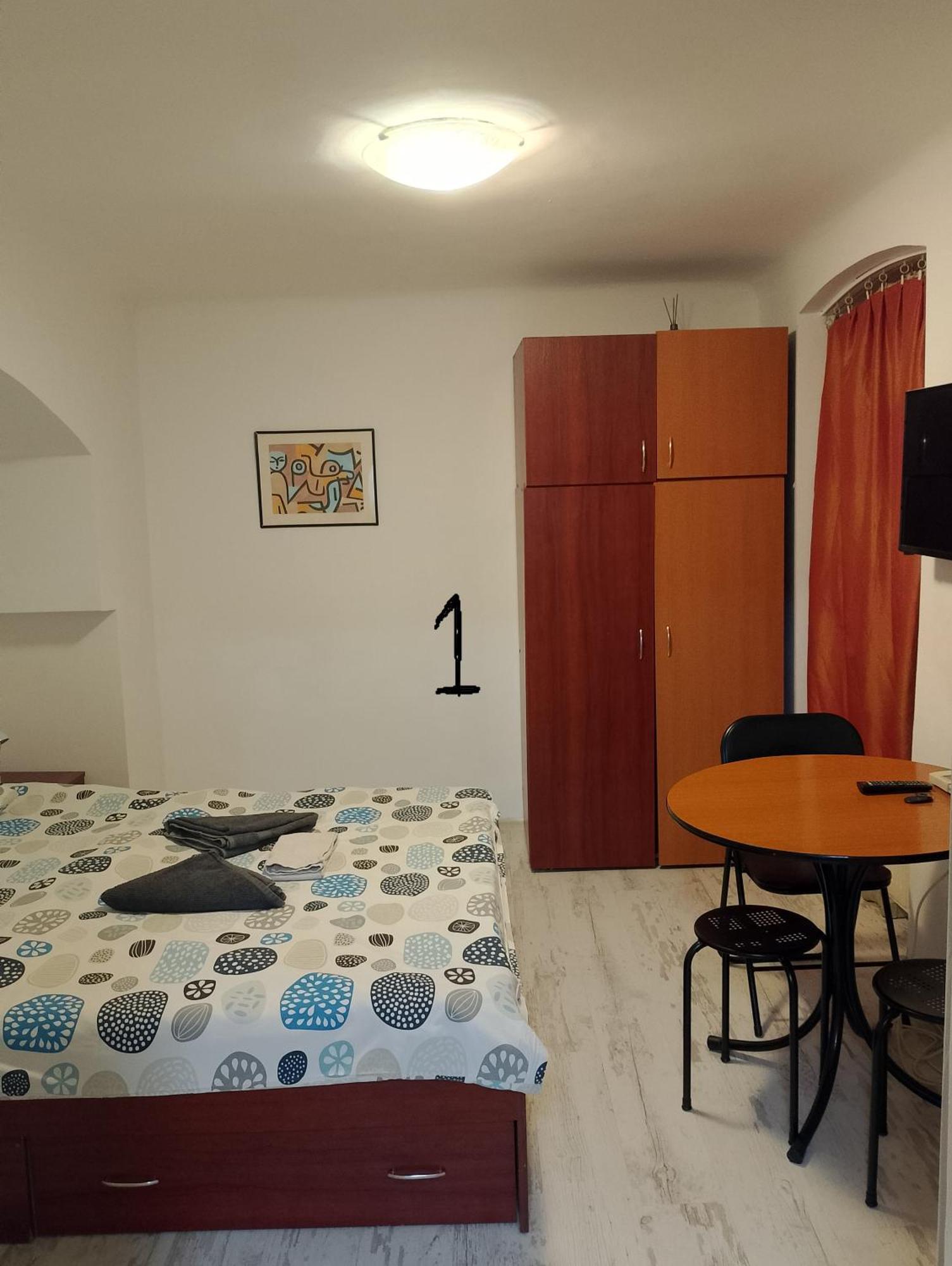 Central Studio In Historic Center Braşov Extérieur photo